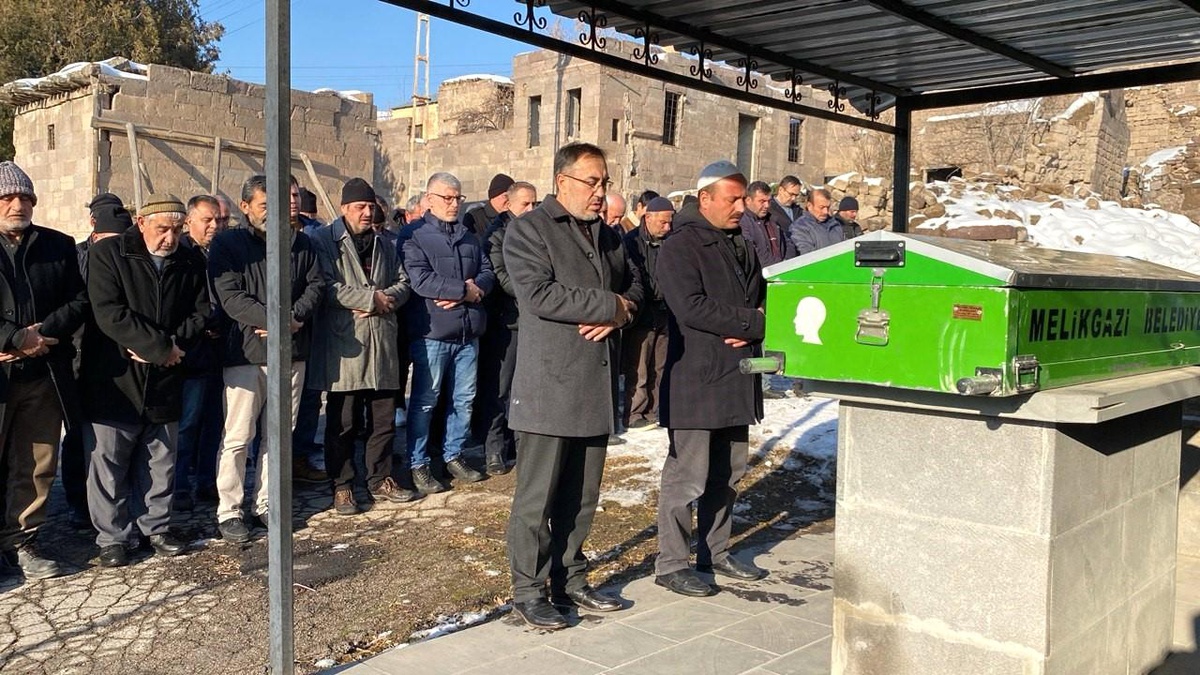 Kayseri\'de Yangında Hayatını Kaybeden İşçi Defnedildi