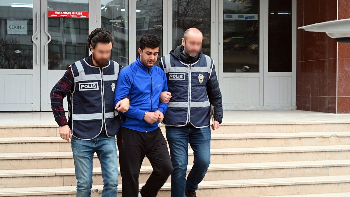 Aranan Hükümlü Kırıkkale\'de Baza Altında Yakalandı