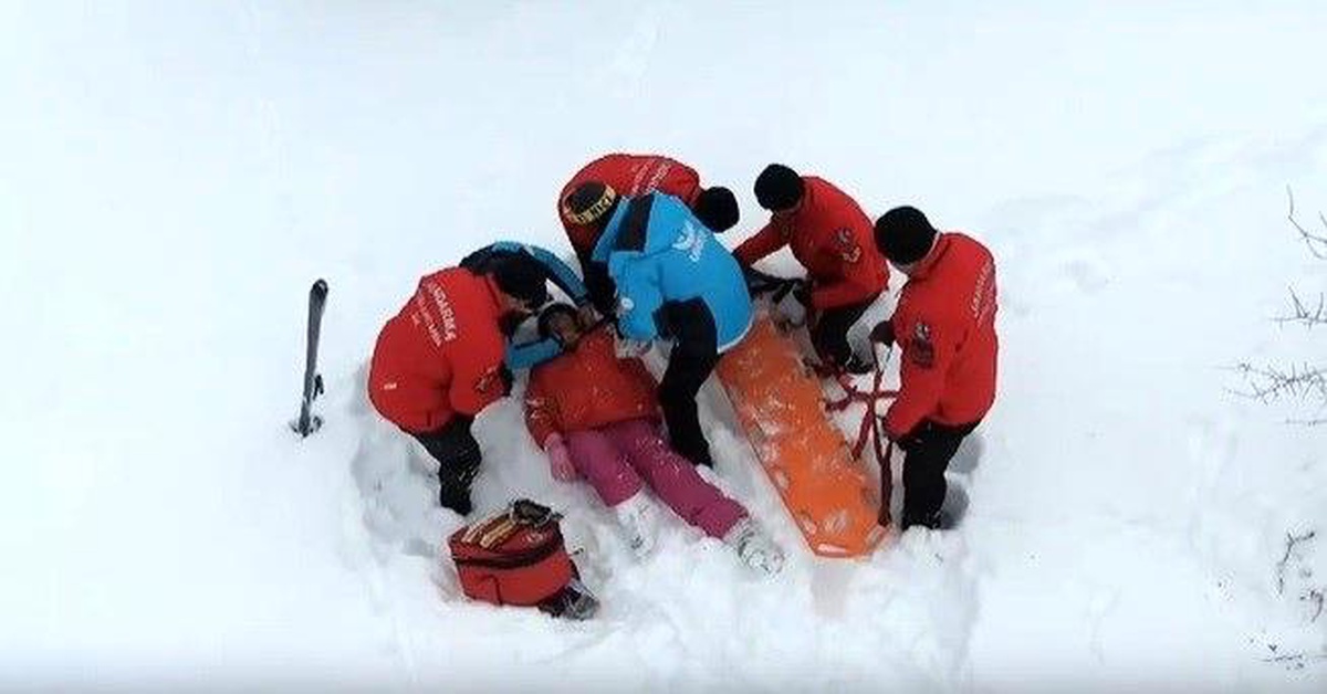 JAK Timleri\'nden Kayak Merkezinde Tatbikat