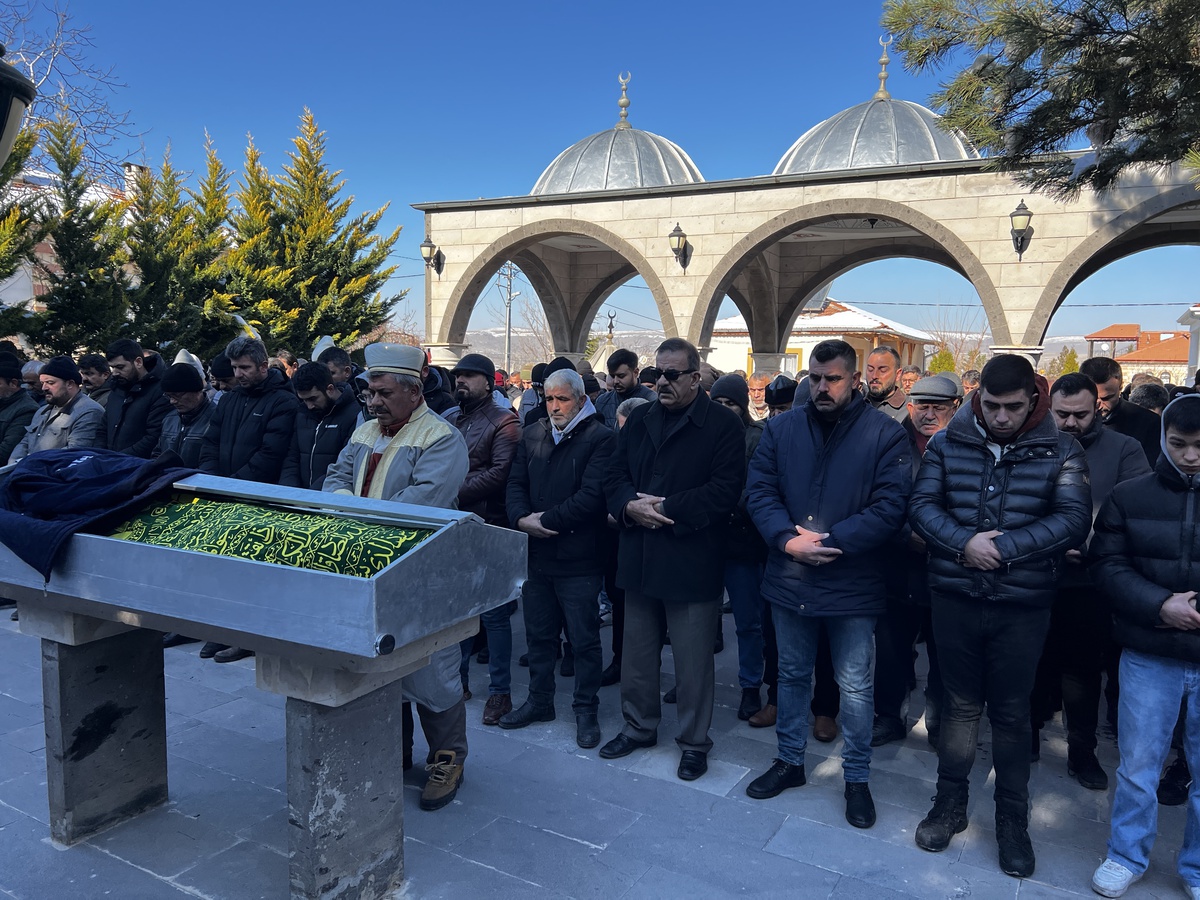 Kayseri\'de Mobilya Fabrikasında Yangın: 3 İşçi Hayatını Kaybetti