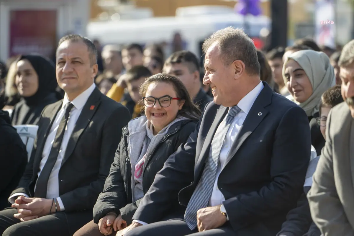 Mersin Büyükşehir Belediye Başkanı Seçer, \'3 Aralık Dünya Engelliler Günü\' Kapsamında Özel Gereksinimli Bireylerle Buluştu