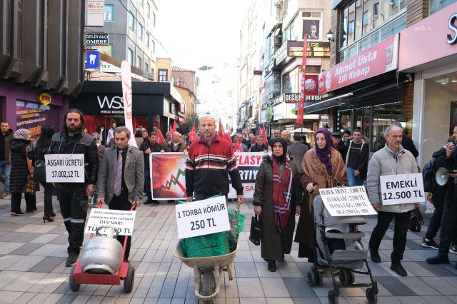 Saadet Partisi ekonomi politikalarını 23 yıl sonra yazar kasa atarak protesto etti