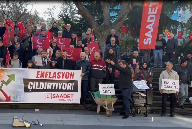 Saadet Partisi ekonomi politikalarını 23 yıl sonra yazar kasa atarak protesto etti