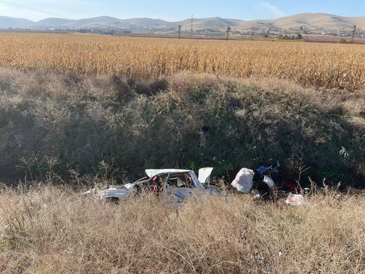 Şanlıurfa\'da Otomobil Kanalda Devrildi: 5 Yaralı