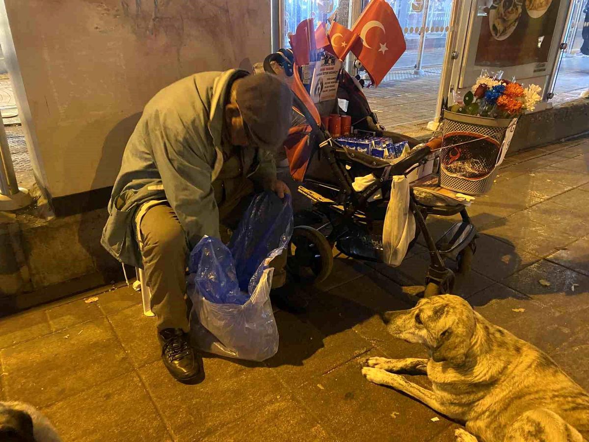 Hayri Öz: Seyyar Satıcı ve Hayvansever