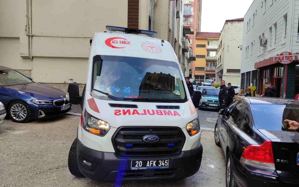 Denizli\'de Sevgili Kavgası: Bıçaklama!