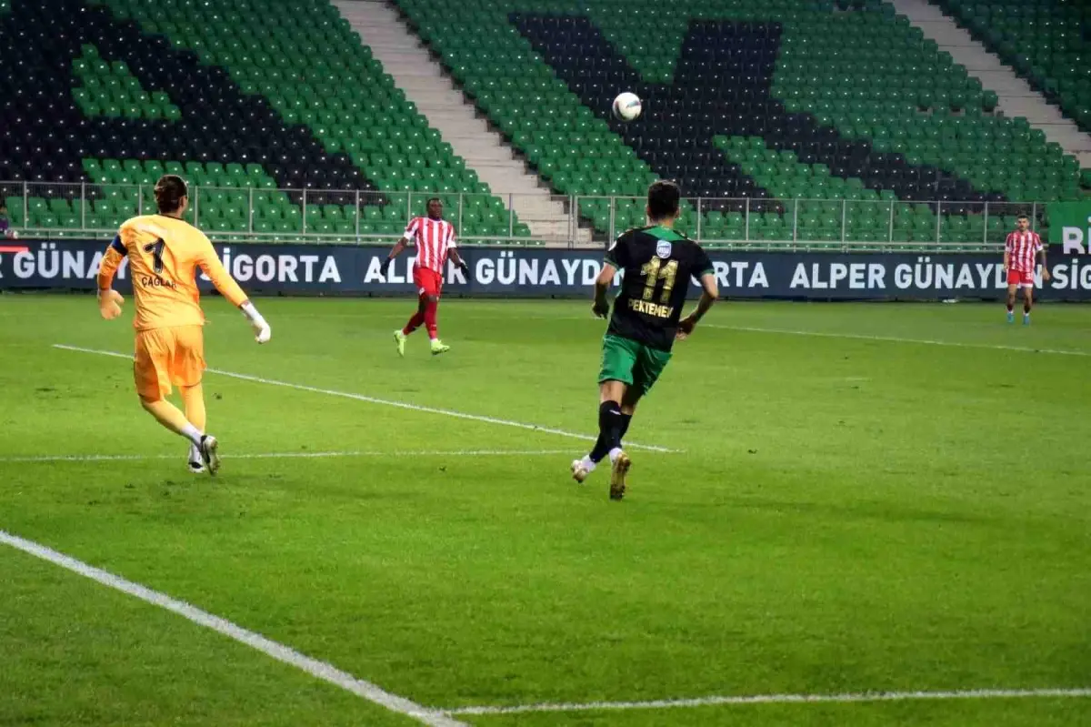 Sakaryaspor, Boluspor\'u 2-1 Yenerek Üç Puan Aldı