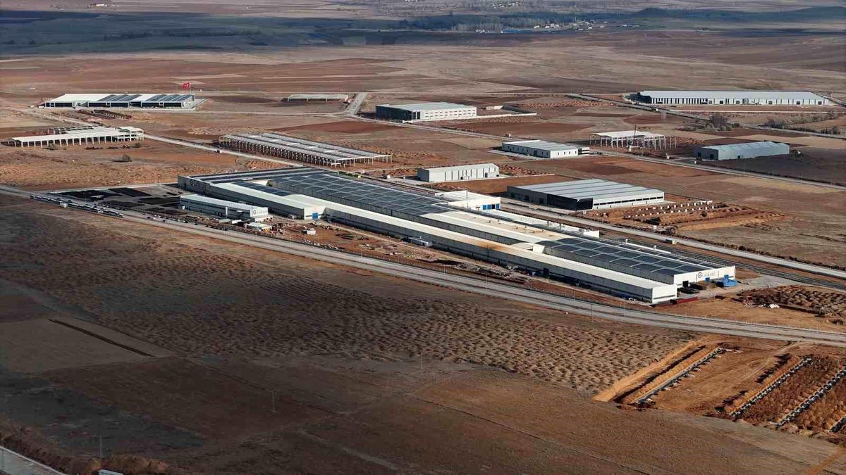 Türkiye\'nin ilk raylı OSB\'sinde fabrikalar yükseliyor