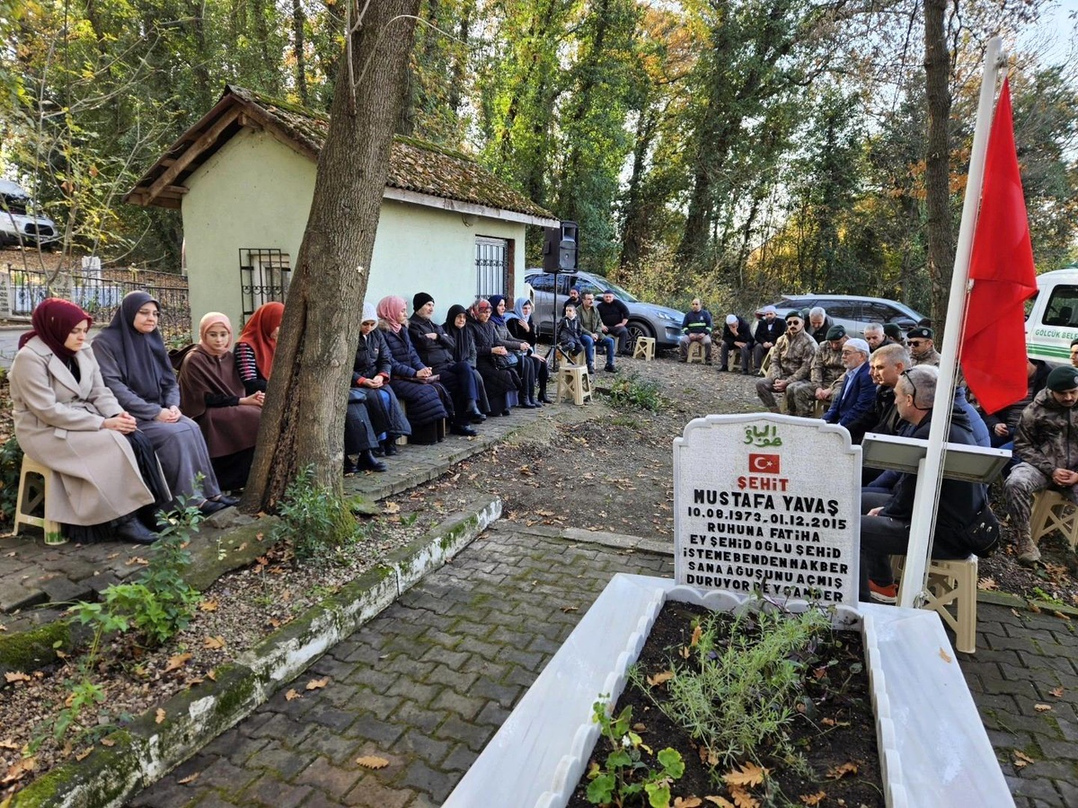 Yüksekova şehidi Gölcük\'te kabri başında dualarla anıldı