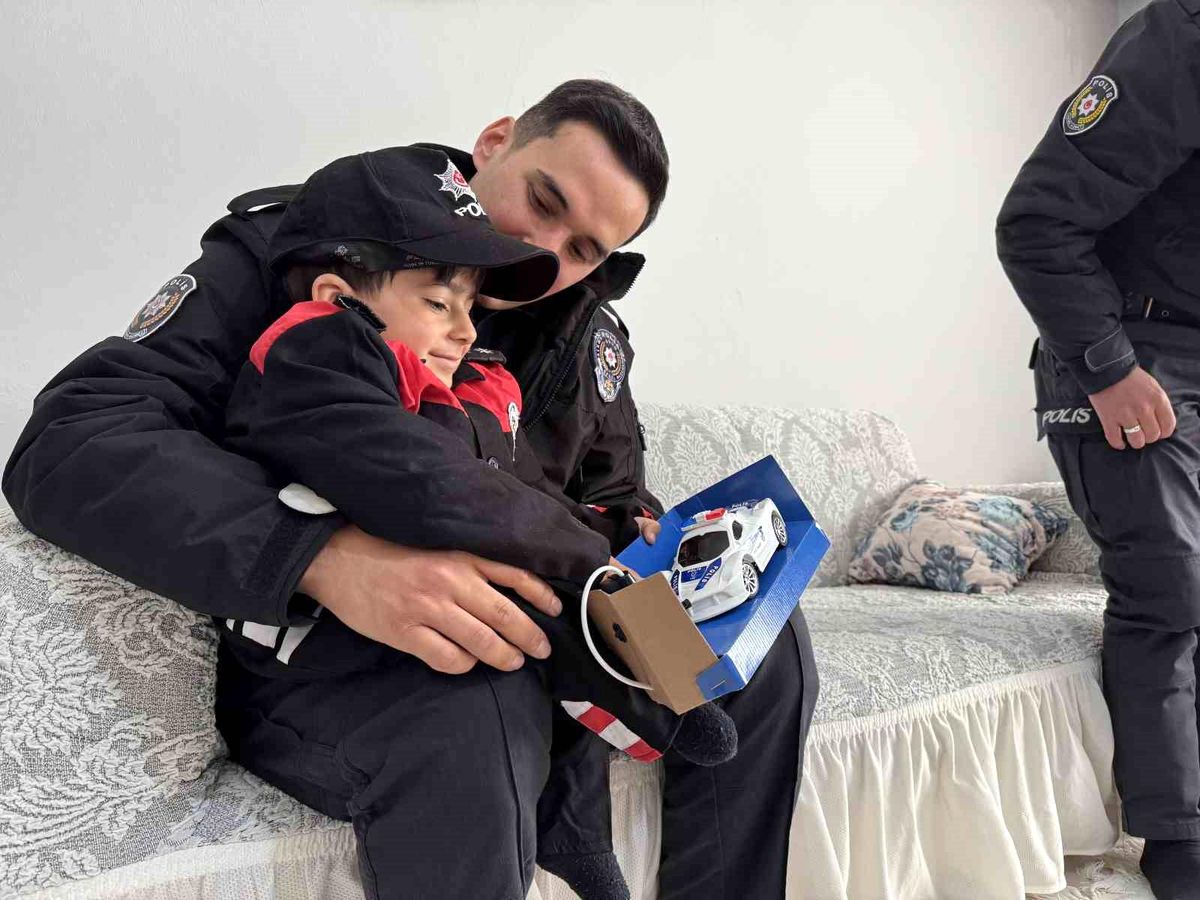 5 Yaşındaki Ali Asaf\'ın Polis Olma Hayali Gerçekleşti