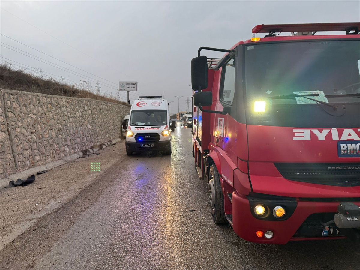 Bilecik\'te Trafik Kazası: 3 Yaralı