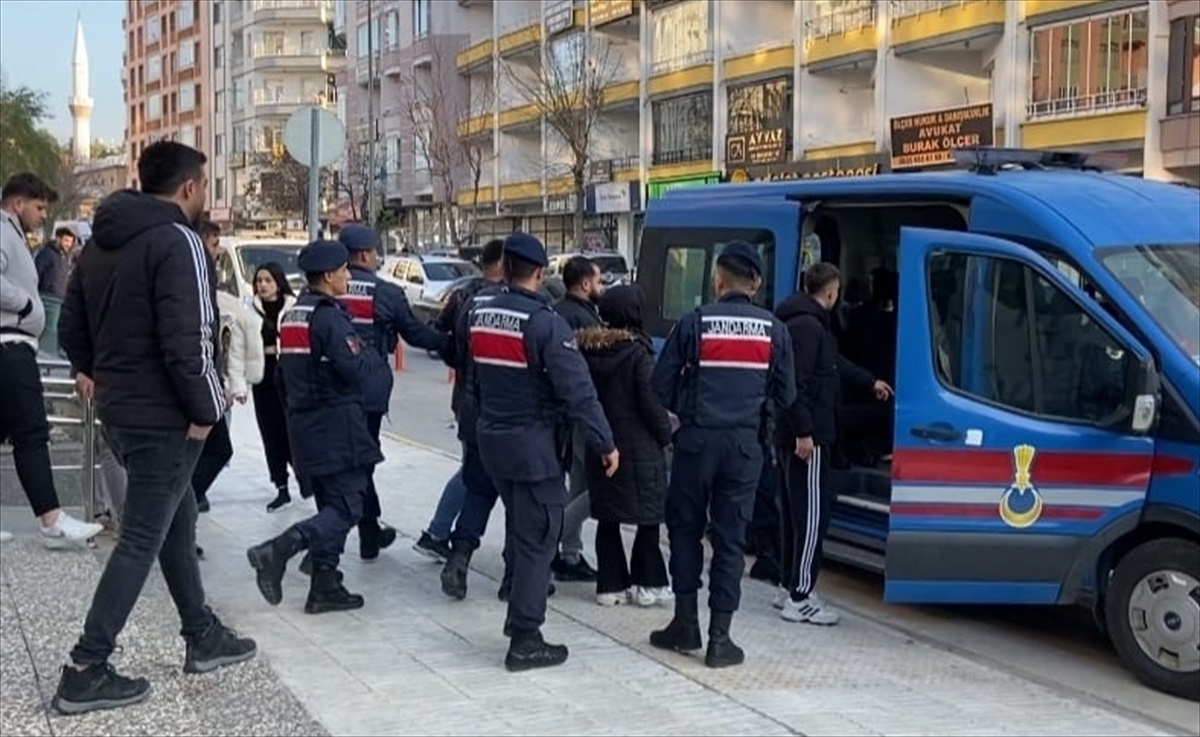 Çorum\'da Araç Gasbı: 3 Tutuklama