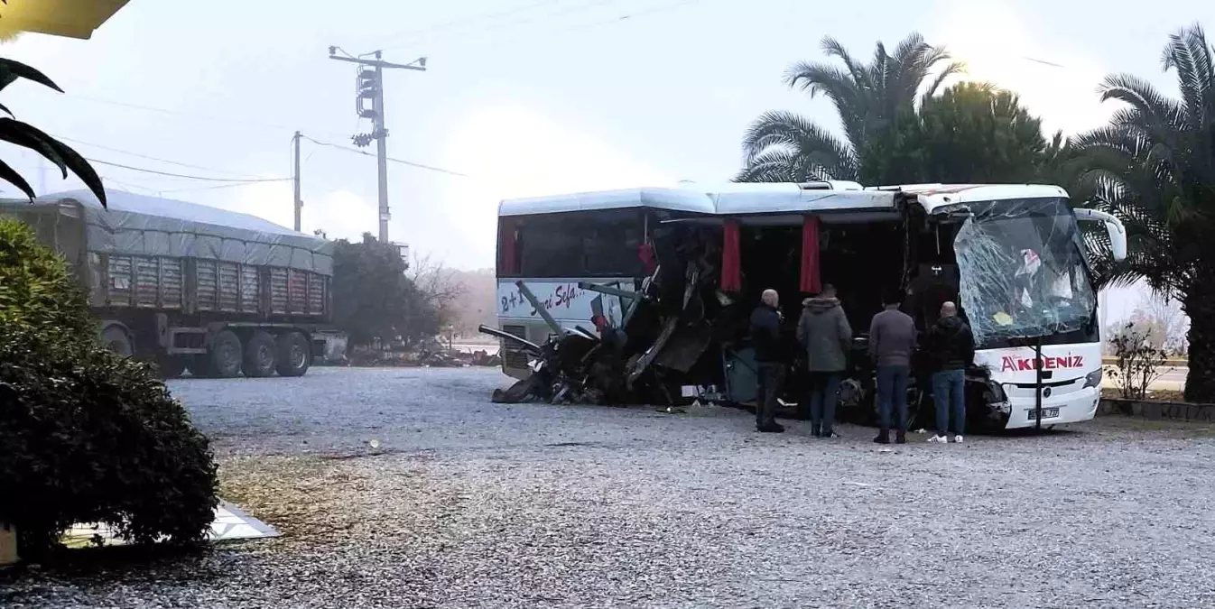 Denizli\'de Otobüs-Tır Kazası: 1 Ölü, 20 Yaralı