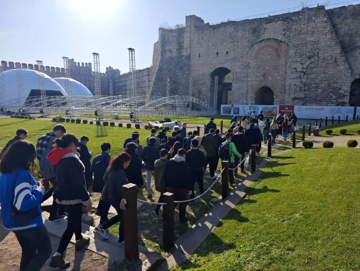 Yedikule Hisarı\'nda Rehberli Gündüz Turları Başladı