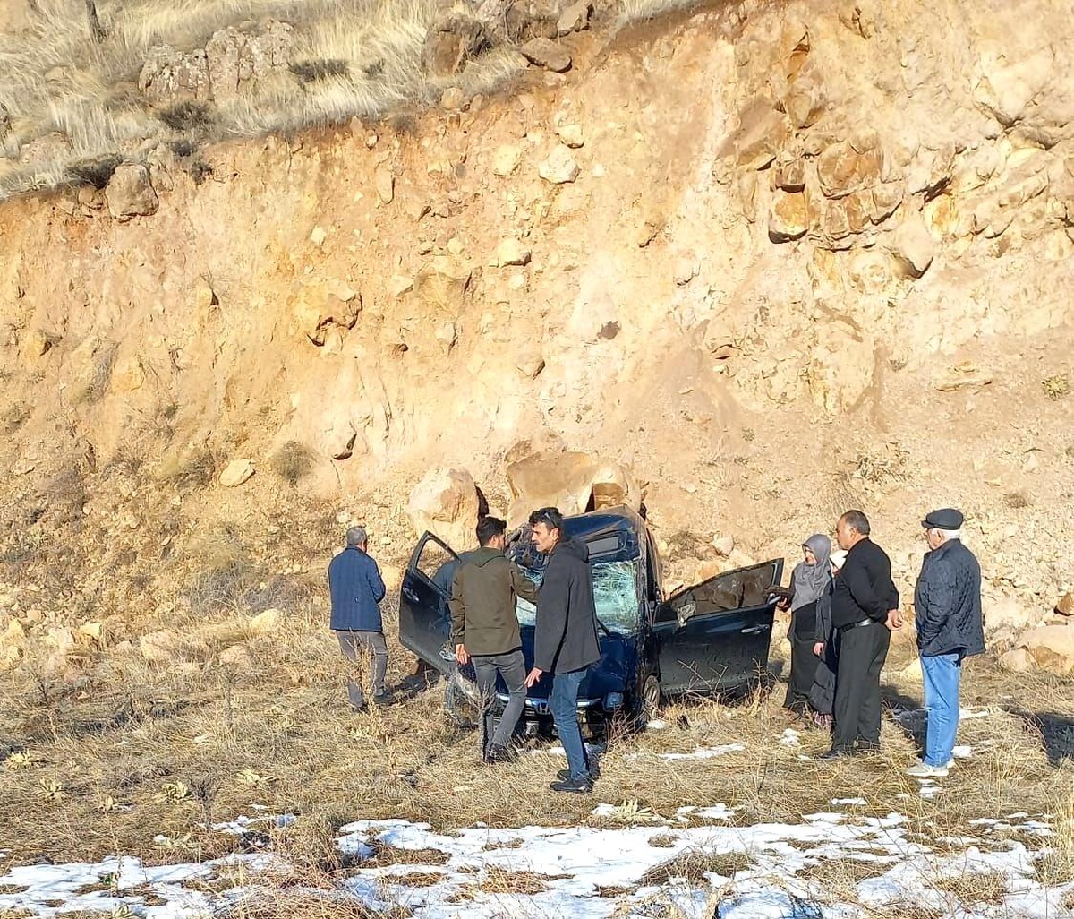 Elazığ\'da Takla Atan Araçta İki Yaralı