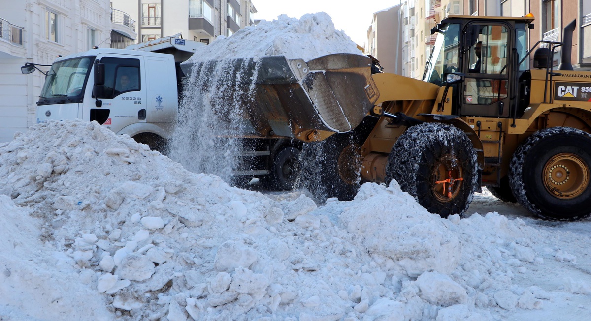 Erzurum\'da Karla Mücadele Çalışmaları Aralıksız Devam Ediyor