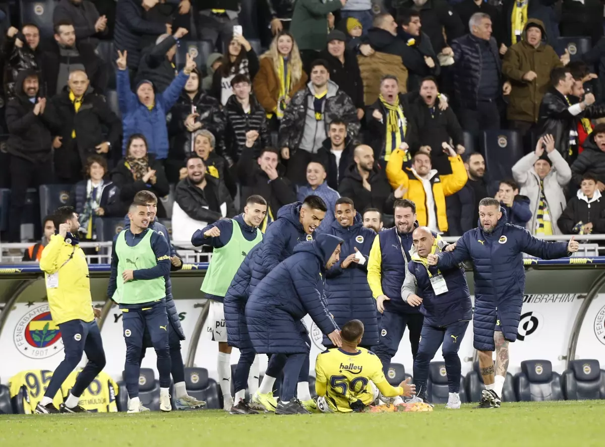 Fenerbahçe, Gaziantep FK\'yı 3-1 Mağlup Ederek Puan Farkını 3\'e İndirdi