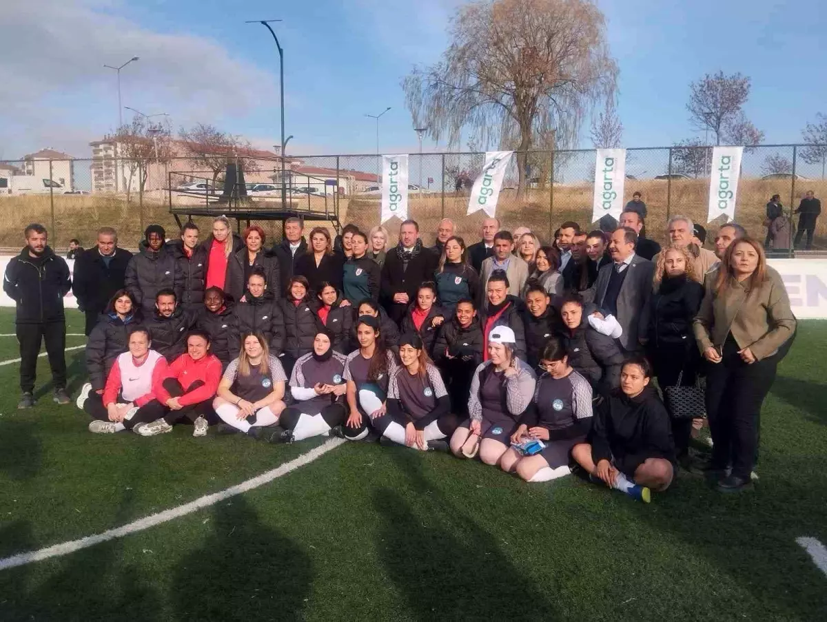 Yenimahalle ve ABB Kadın Futbol Takımları Empati Maçında Bir Araya Geldi