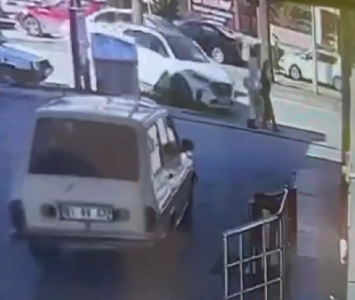 Kozan\'da Otomobil Kadına Çarptı: Yaralı
