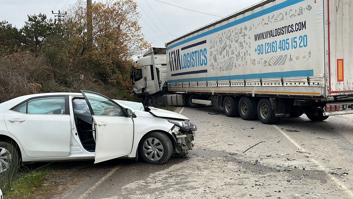 Gebze\'de Trafik Kazası: 3 Yaralı