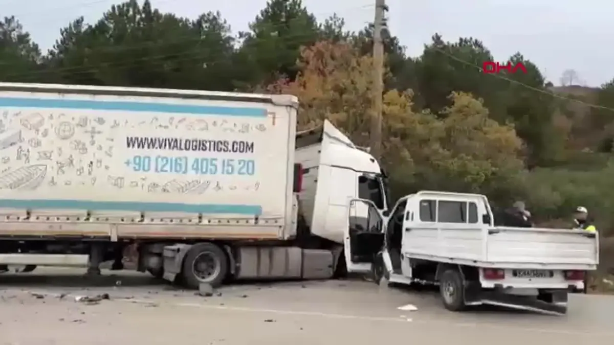 Kocaeli\'nde Trafik Kazası: 3 Yaralı