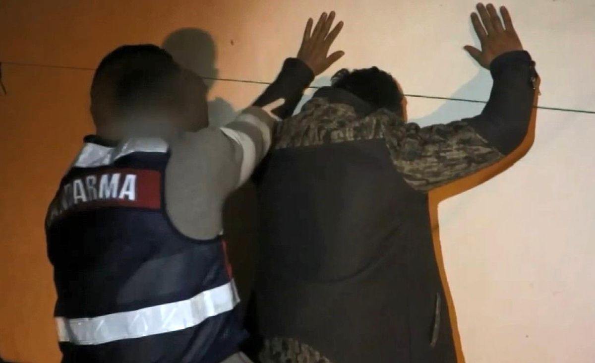 Mersin\'de Uyuşturucu Operasyonu: 8 Gözaltı