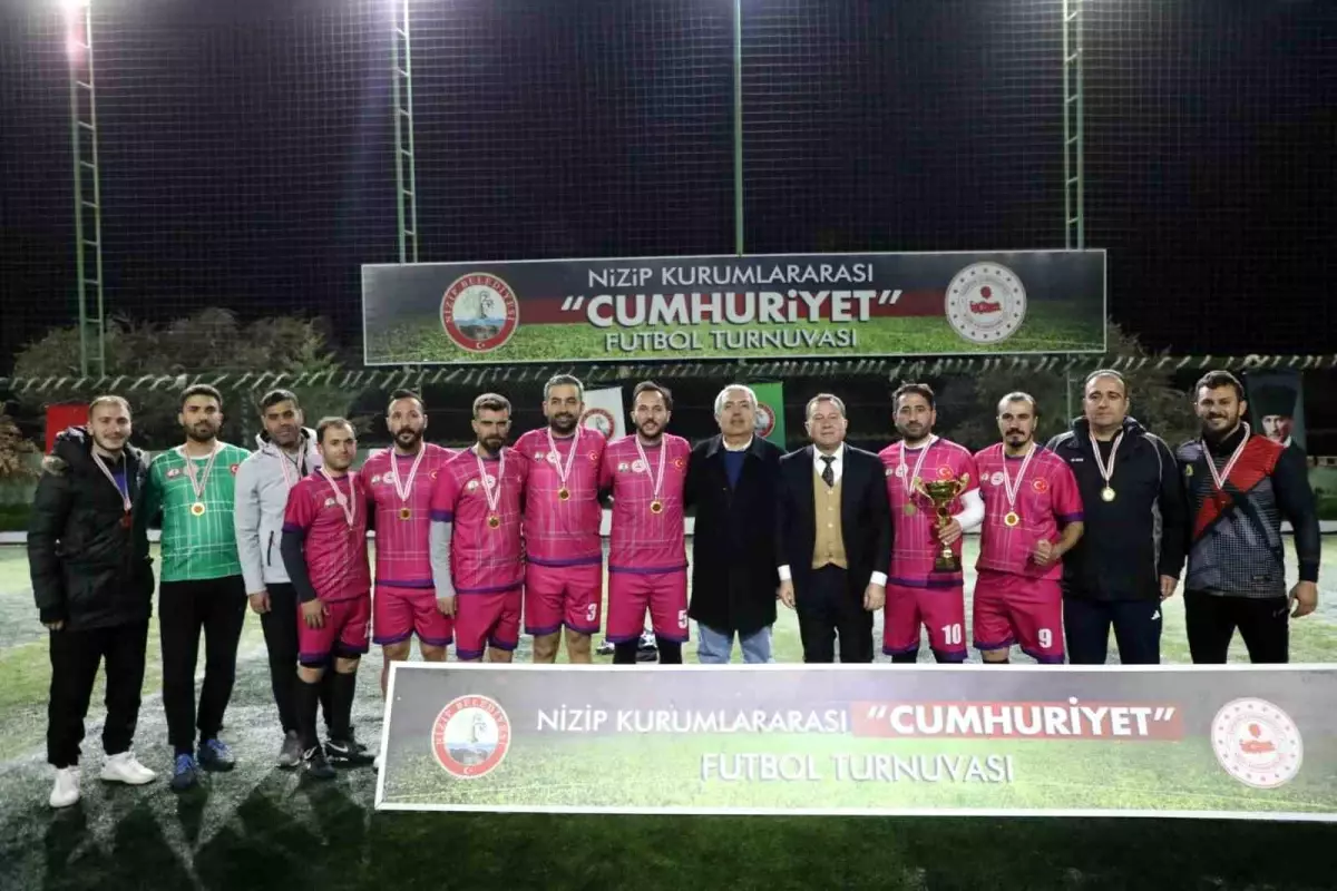 Nizip\'te Cumhuriyet Futbol Turnuvası Coşkuyla Tamamlandı