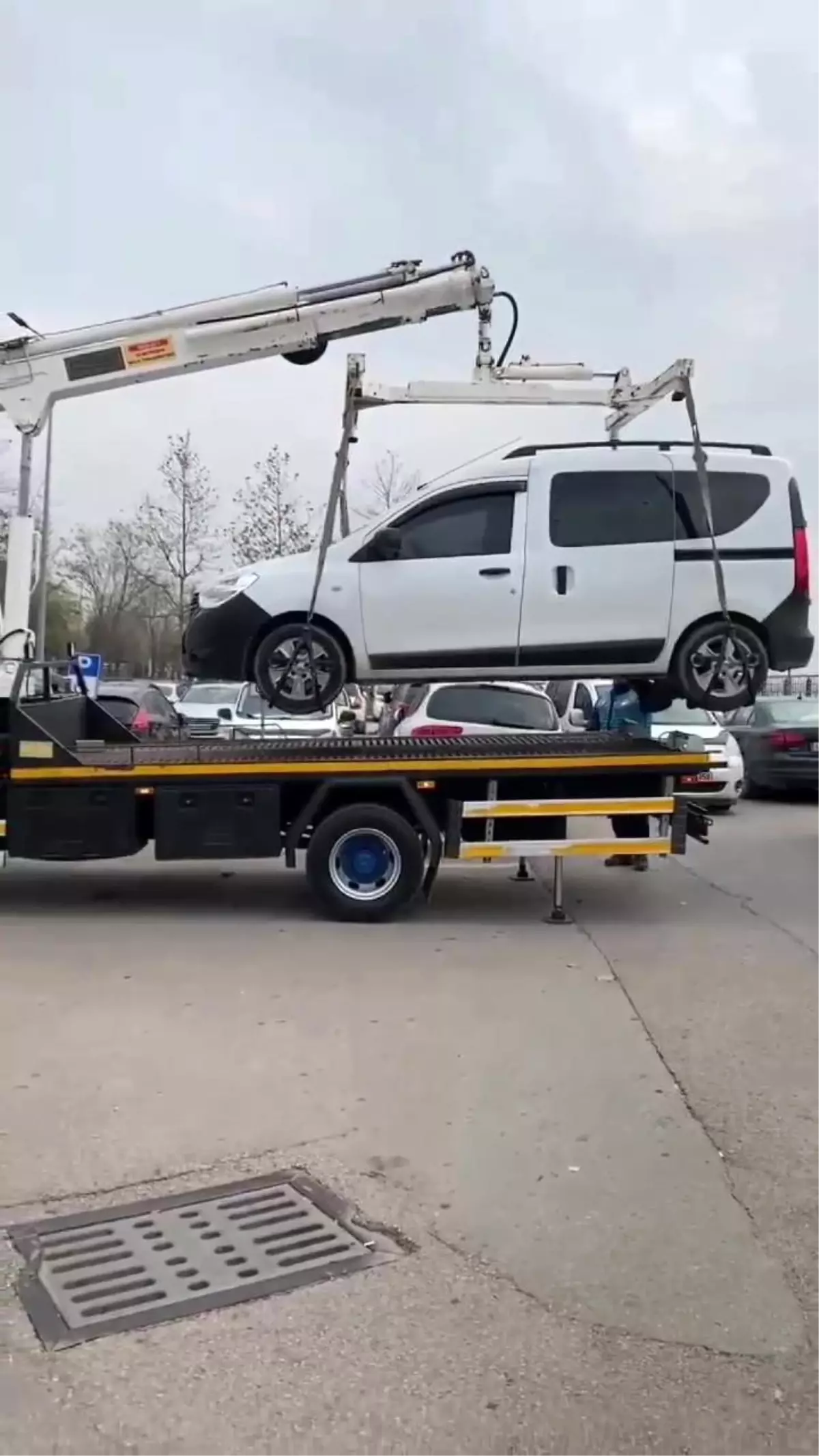 Kocaeli\'de Engelli Park Yeri İhlali Zabıta Ekipleri Tarafından Çözülüyor