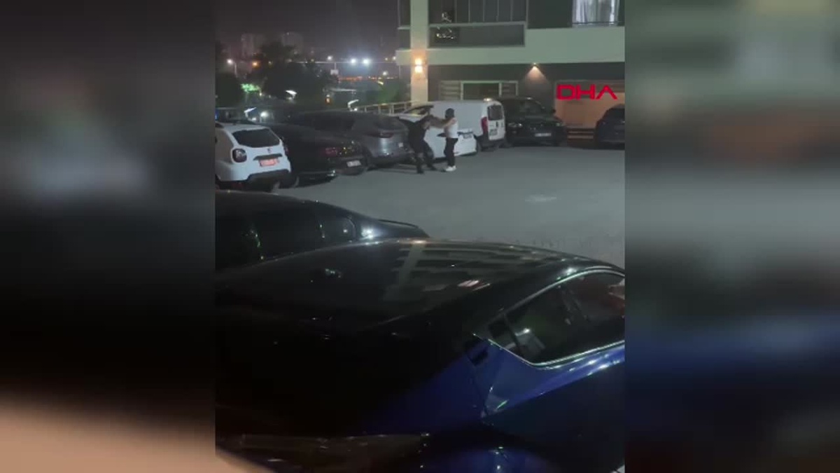 Adana\'da Lüks Sitede Maskeli Tehdit ve Ateş Açma Olayı