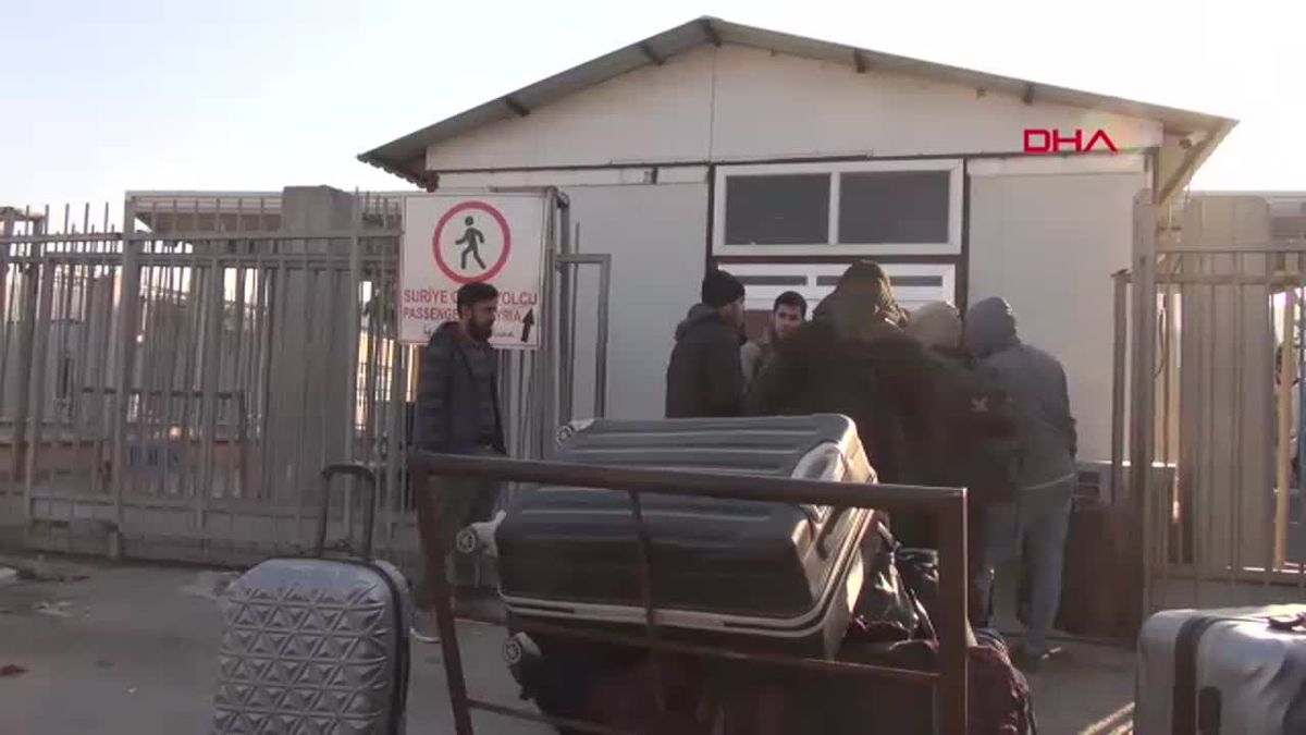 Suriyeliler, Halep\'in Kontrol Altına Alınmasıyla Ülkelerine Dönmeye Başladı