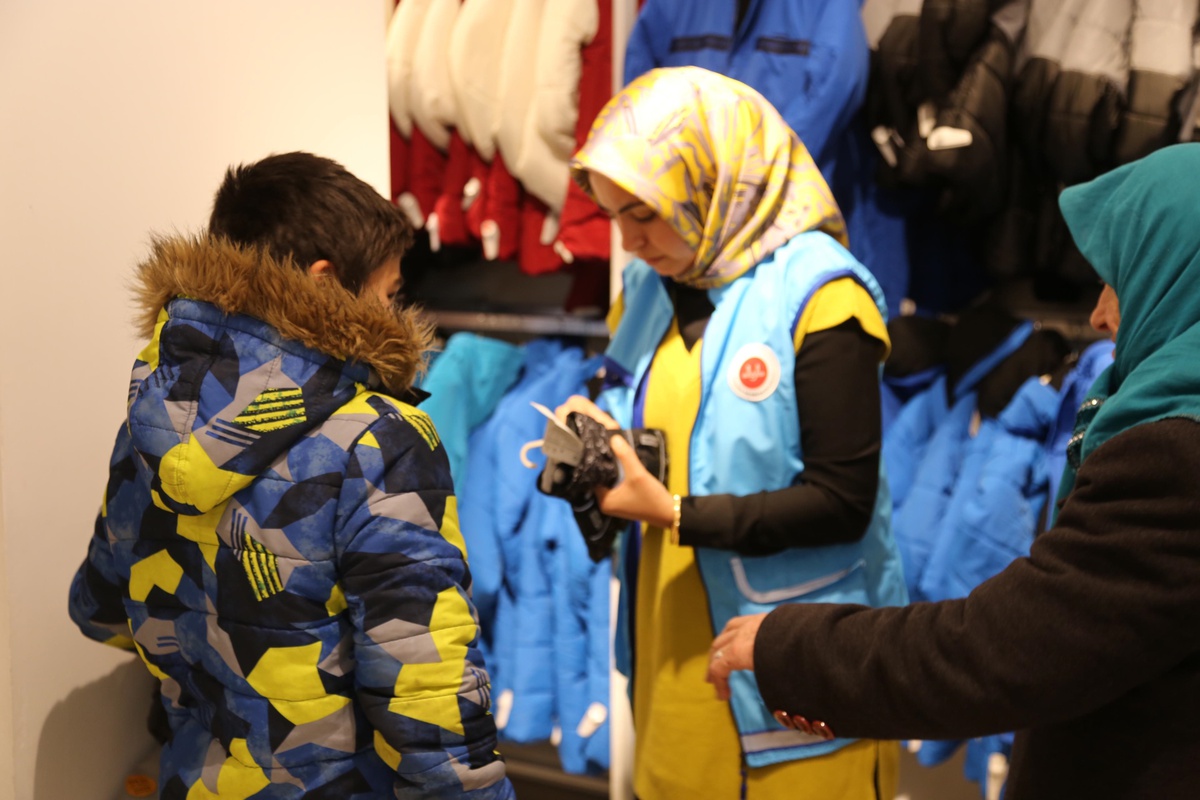 Yetim Çocuklara Kış Kıyafetleri