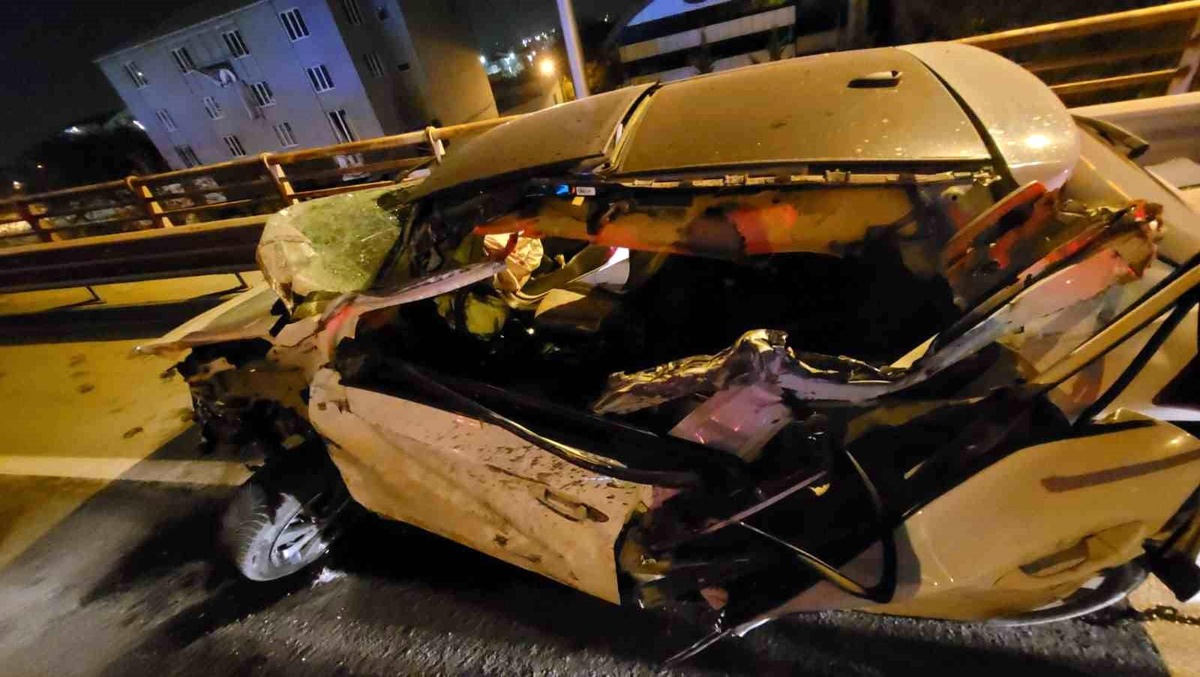 Gebze\'de Trafik Kazası: 2 Yaralı