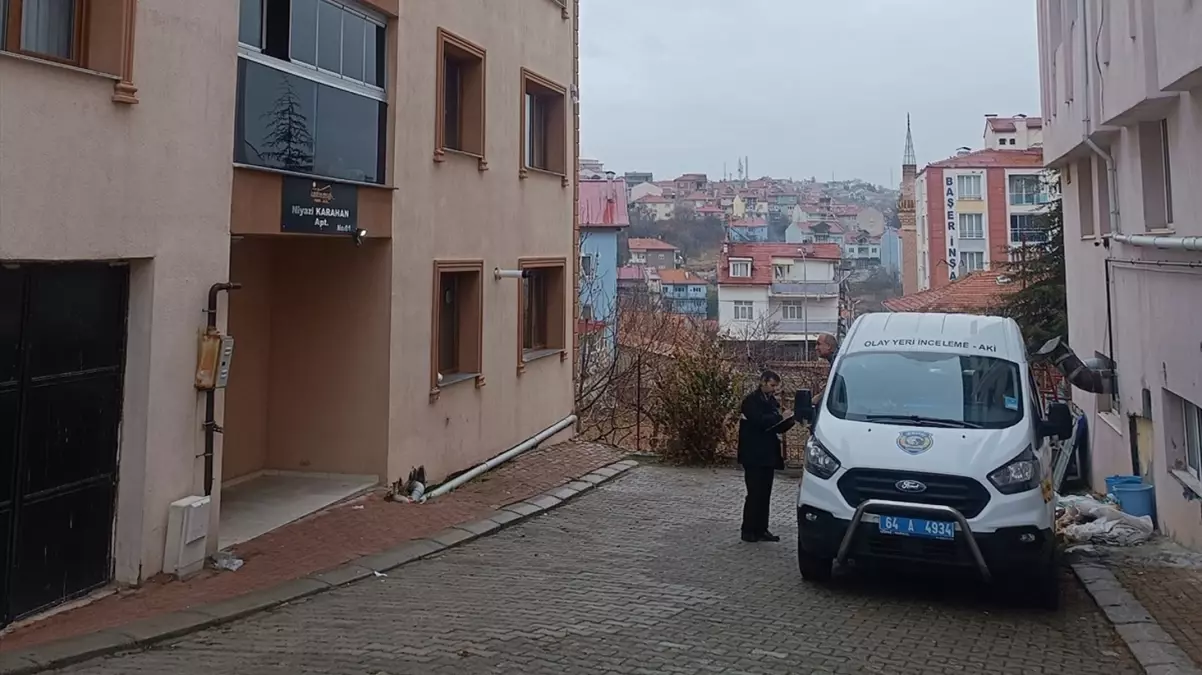 Uşak\'ta çocukları odada uyurken eşini öldürdü