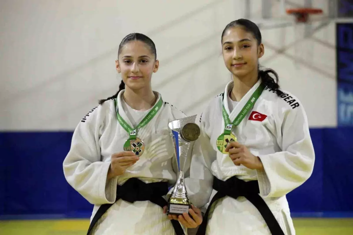 Konya\'dan İki Genç Judo Sporcusu Uluslararası Başarılar Elde Ediyor