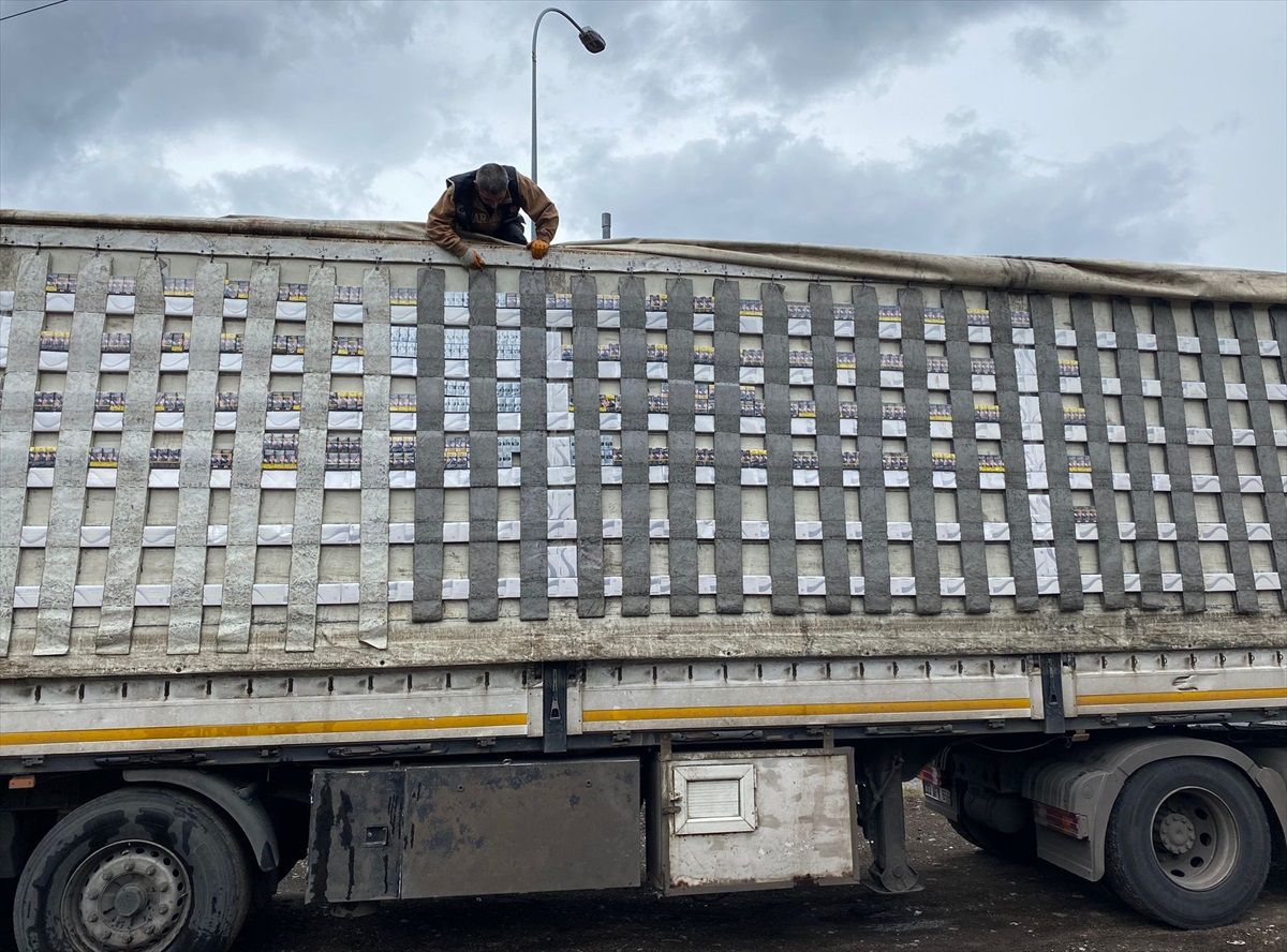 Adana\'da 56 Bin Paket Kaçak Sigara Ele Ge geçirildi