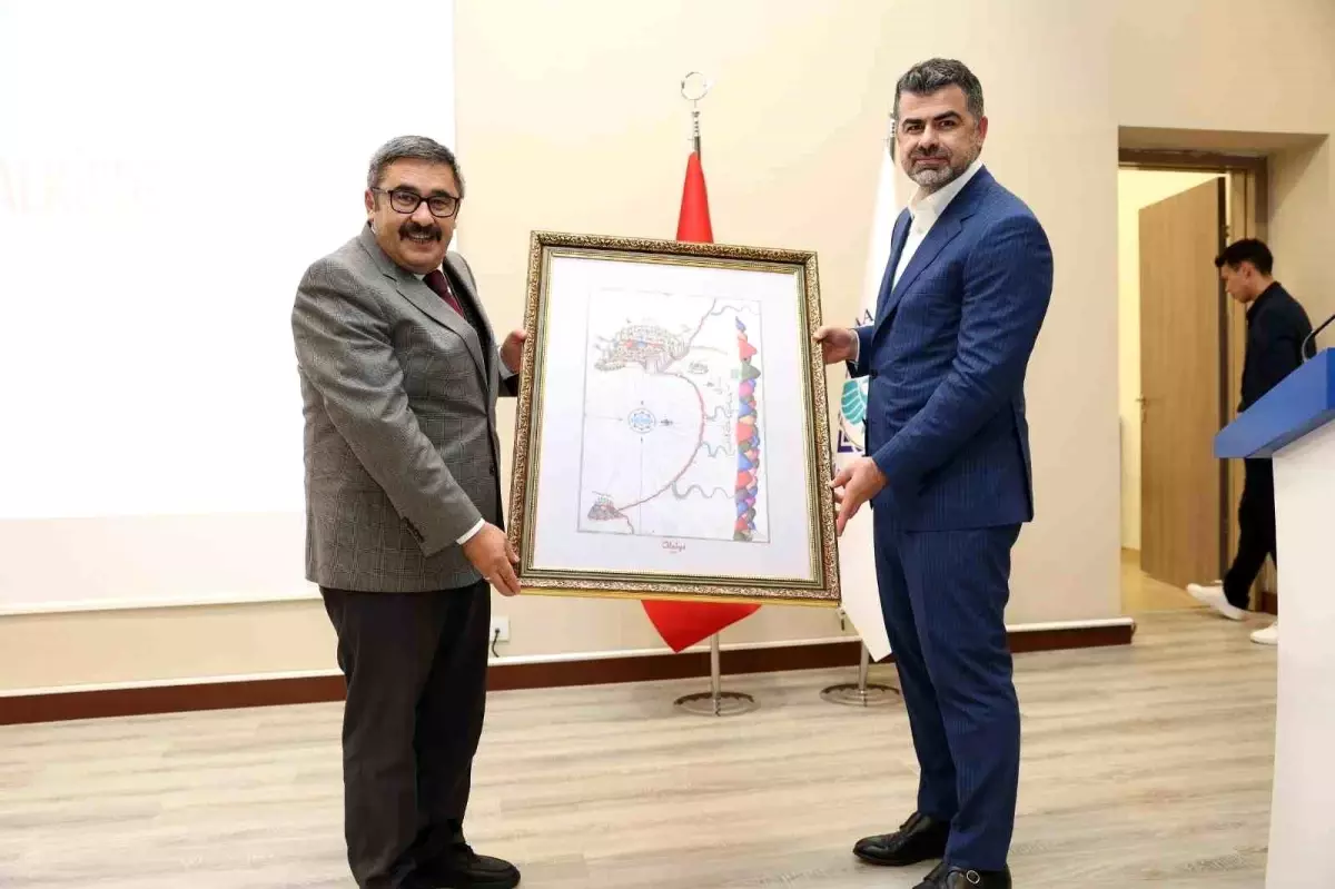 THY Genel Müdür Yardımcısı Abdulkerim Çay, ALKÜ\'de Kariyer Fırsatlarını Anlattı