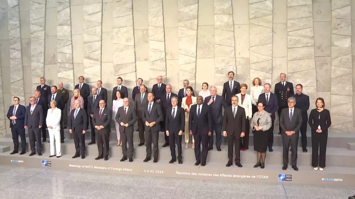 Dışişleri Bakanı Hakan Fidan, NATO Toplantısında Aile Fotoğrafı Çekimi