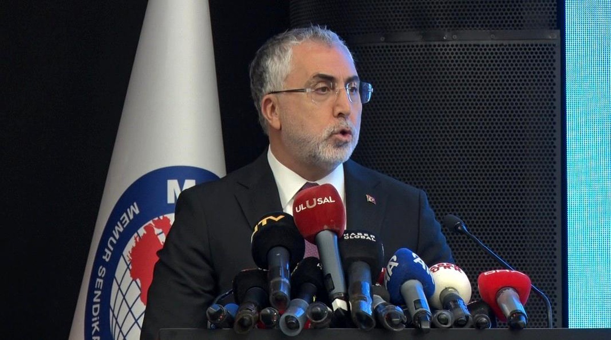 Bakan Işıkhan: "Kamu personelimizin şartlarını iyileştirmeye devam edeceğiz"