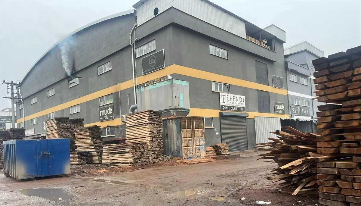 İnegöl\'de Mobilya Fabrikasında İş Kazası