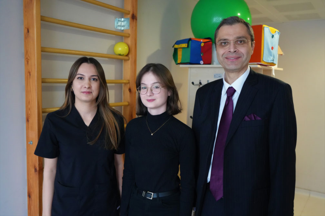 Dünyada tek vaka Hiçbir neden yokken eklemleri yerinden çıkıyor