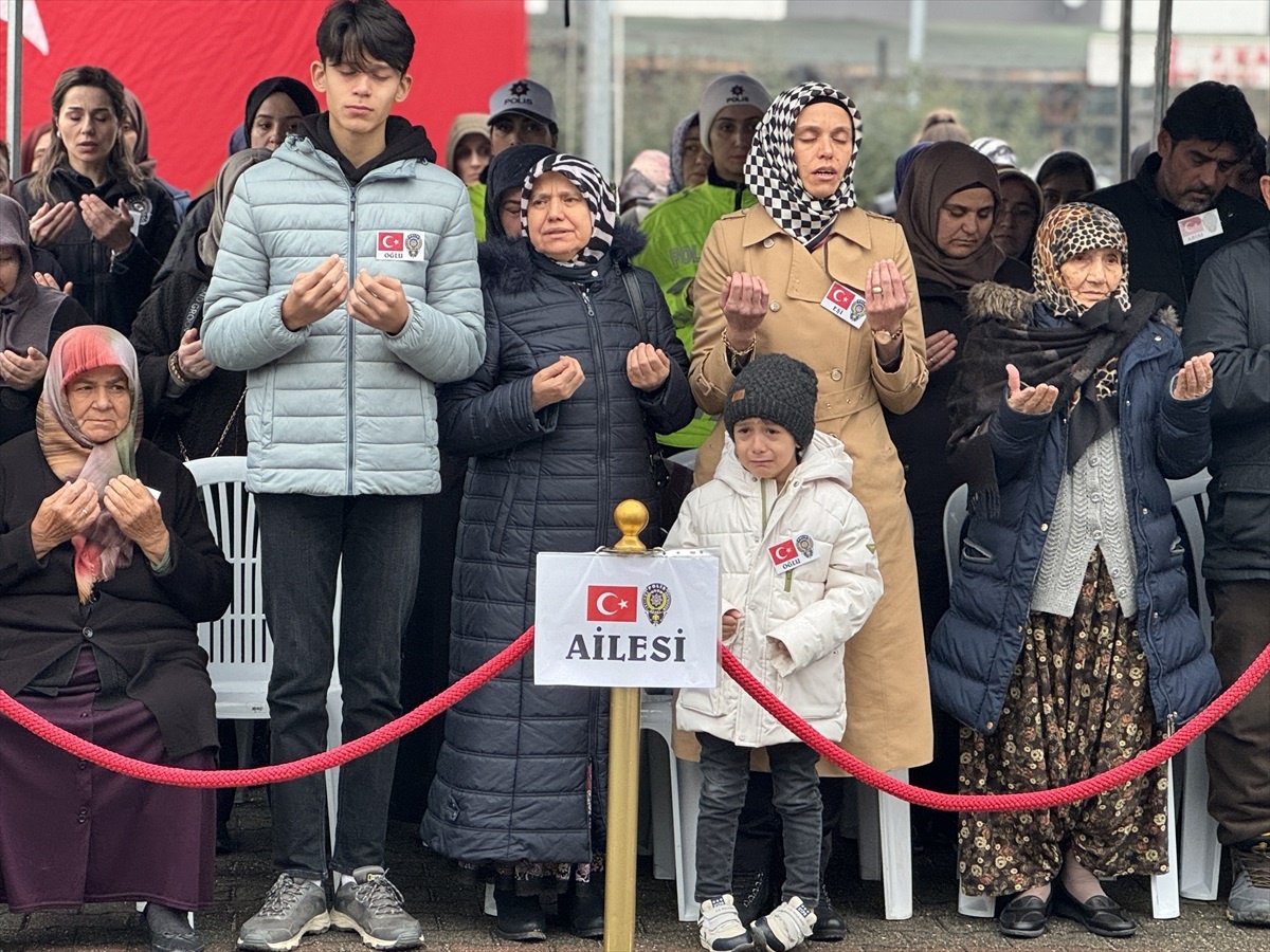 Düzce\'de Polis Memuru Özcan İçin Tören