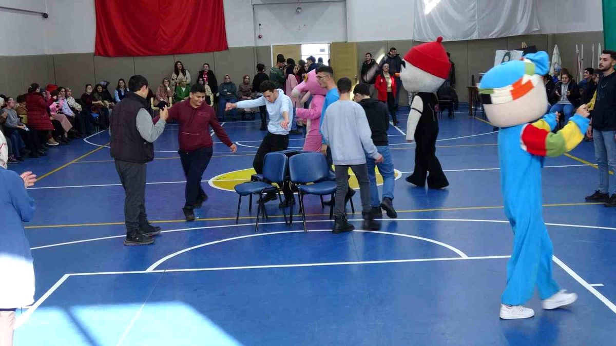 Özel Eğitim Öğrencilerinden Coşkulu Etkinlik