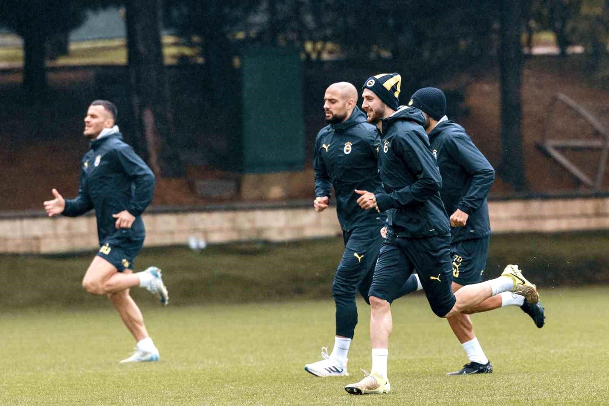 Fenerbahçe Beşiktaş Maçına Hazırlanıyor