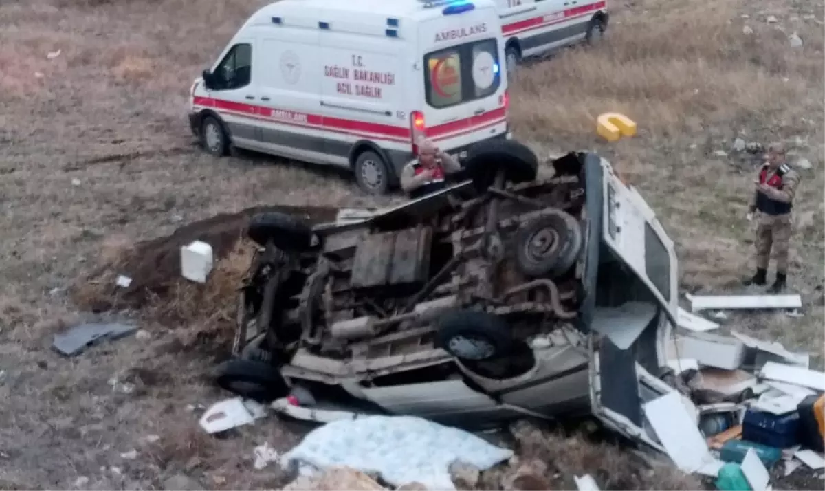 Gaziantep\'te Minibüs Kazası: 1 Ölü, 3 Yaralı