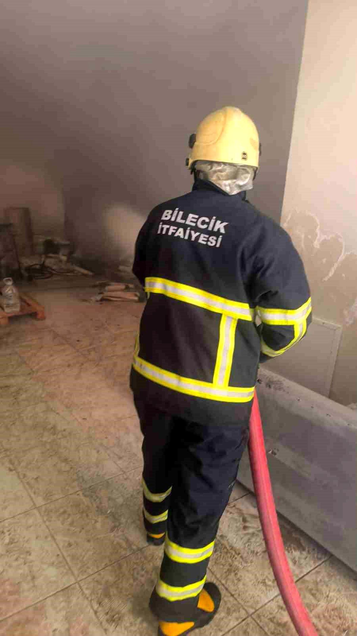 Bilecik\'te Yüksek Katlı Binalarda Yangın, İtfaiye Ekipleri Kahramanlık Gösterdi