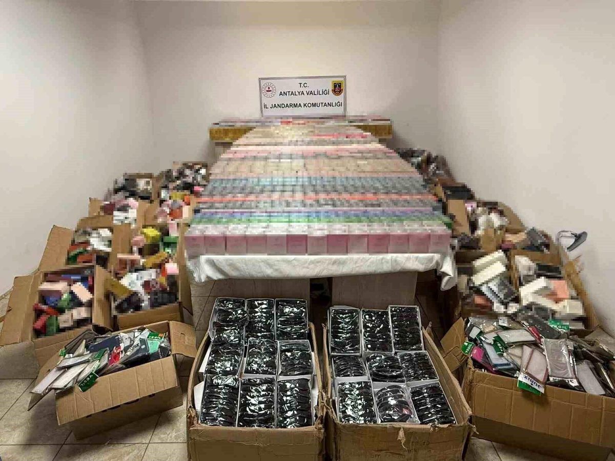 Antalya\'da Kaçak Ürün Operasyonu