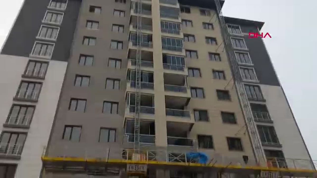 Malatya\'da İnşaat İskelesinin Çökmesi sonucu 3 İşçi Yaralandı