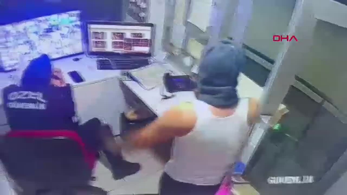 Adana\'da Güvenlik Görevlisini Rehin Alan Maskeli Şüpheli Kaçtı