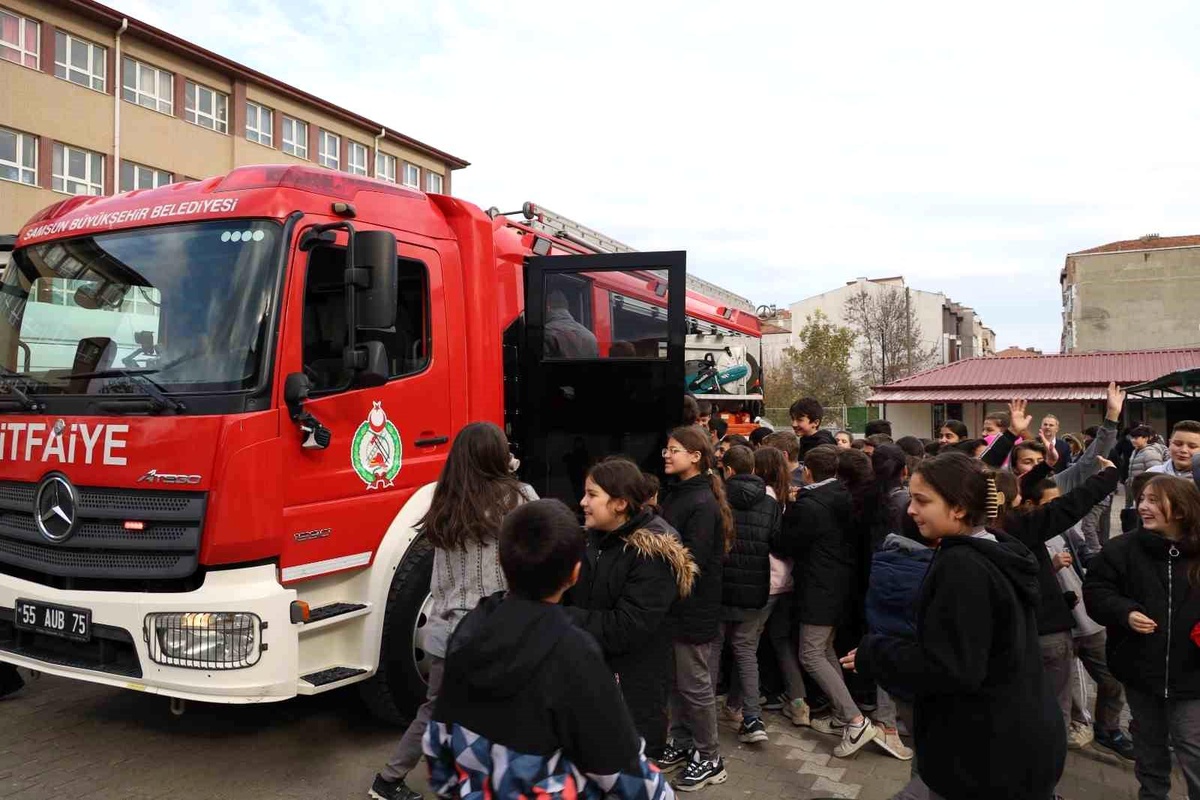 Bafra Ortaokulu\'nda Yangın Tatbikatı Gerçekleştirildi