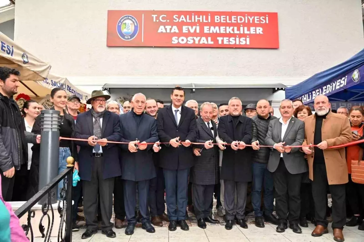 Salihli\'de Ata Evi Emekliler Sosyal Tesisi Açıldı